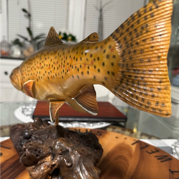 Vintage 1987 Handcrafted Brown Trout Sculpture on Driftwood Base! - Picture 7 of 11